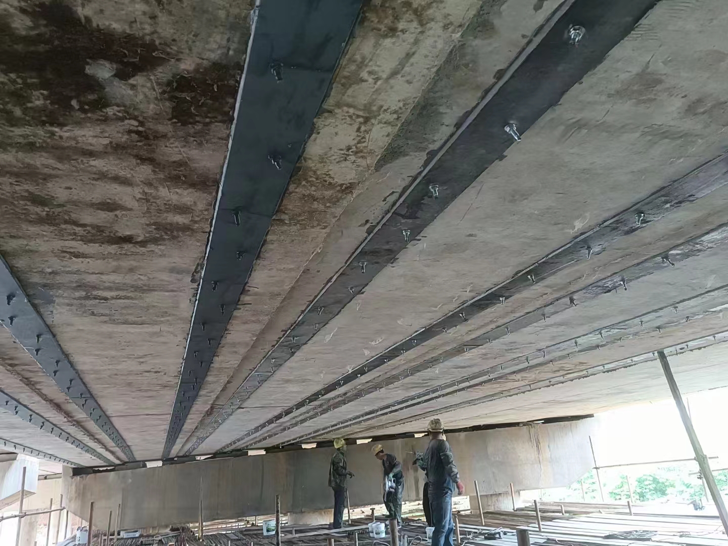 泸州桥梁加固——粘贴钢板加固法